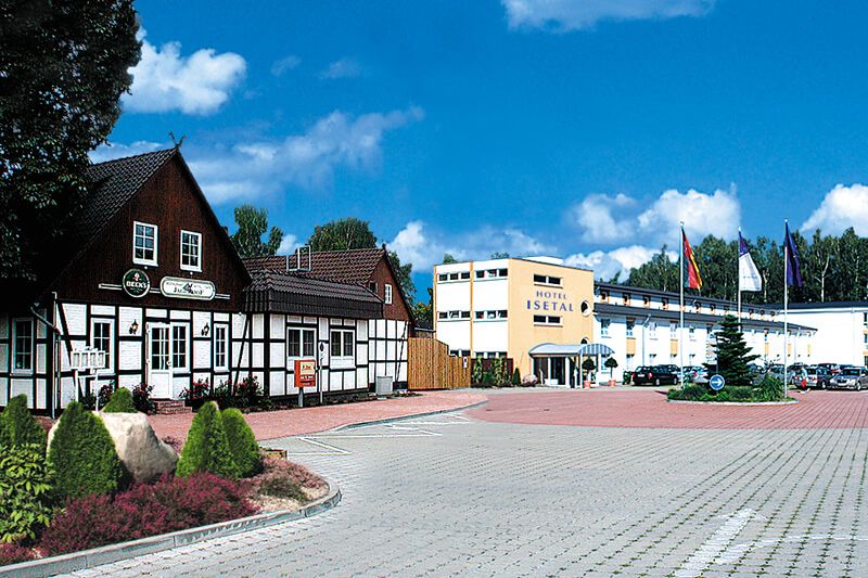 Außenansicht des Hotels Herzlich willkommen im MORADA HOTEL ISETAL